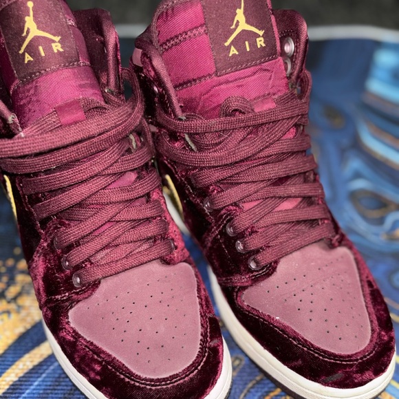 Jordan 1’s - Picture 3 of 8